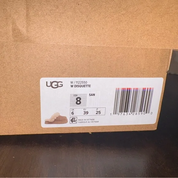 UGG Slippers - Picture 6 of 7